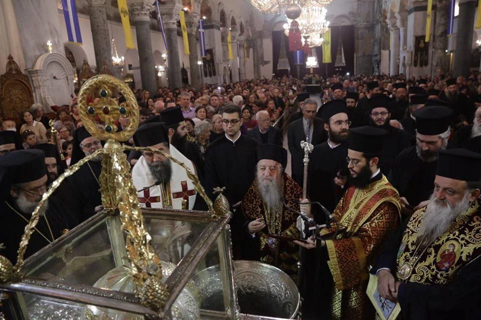 Χιλιάδες κόσμου στην τελετή Μύρου του Αγίου Δημητρίου (ΦΩΤΟ)